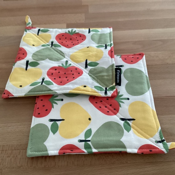 Set of 2 Finlayson Pot Holders - Excellent Condition! - Picture 2 of 4